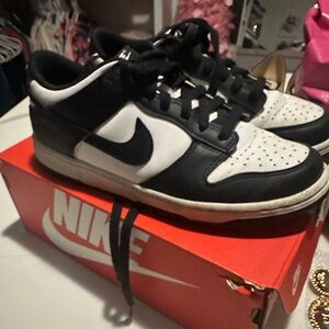Nike Classic Black and White Dunks Low-Tops size 7Y